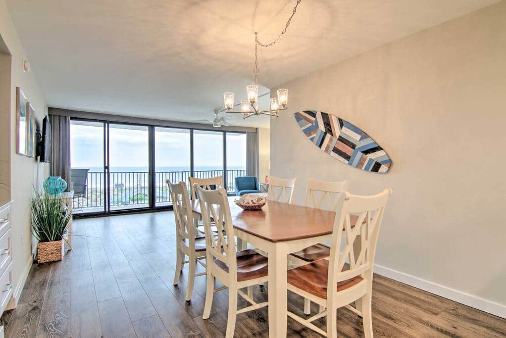 The dining room has room for 6 and a direct ocean view.
