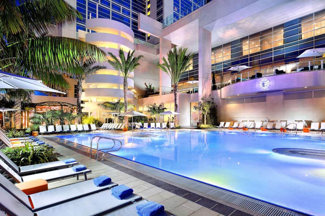 Hilton San Diego Bayfrontpool2