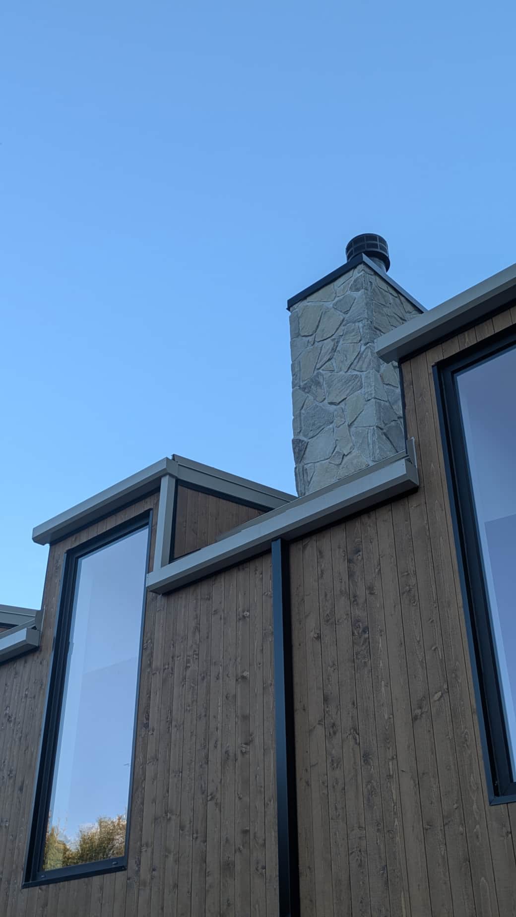 PXL 20250829 224042367