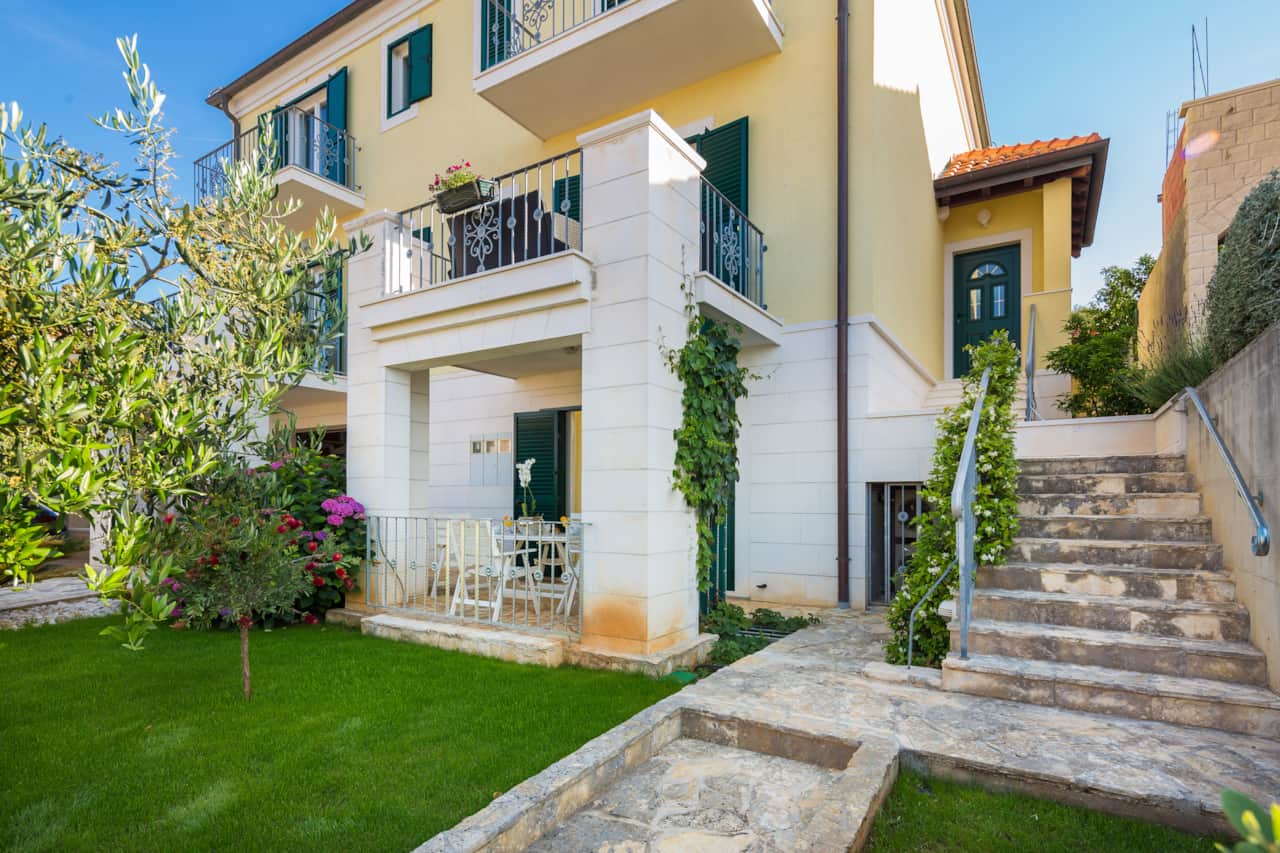 Andrian Apartment - Charme Holidays