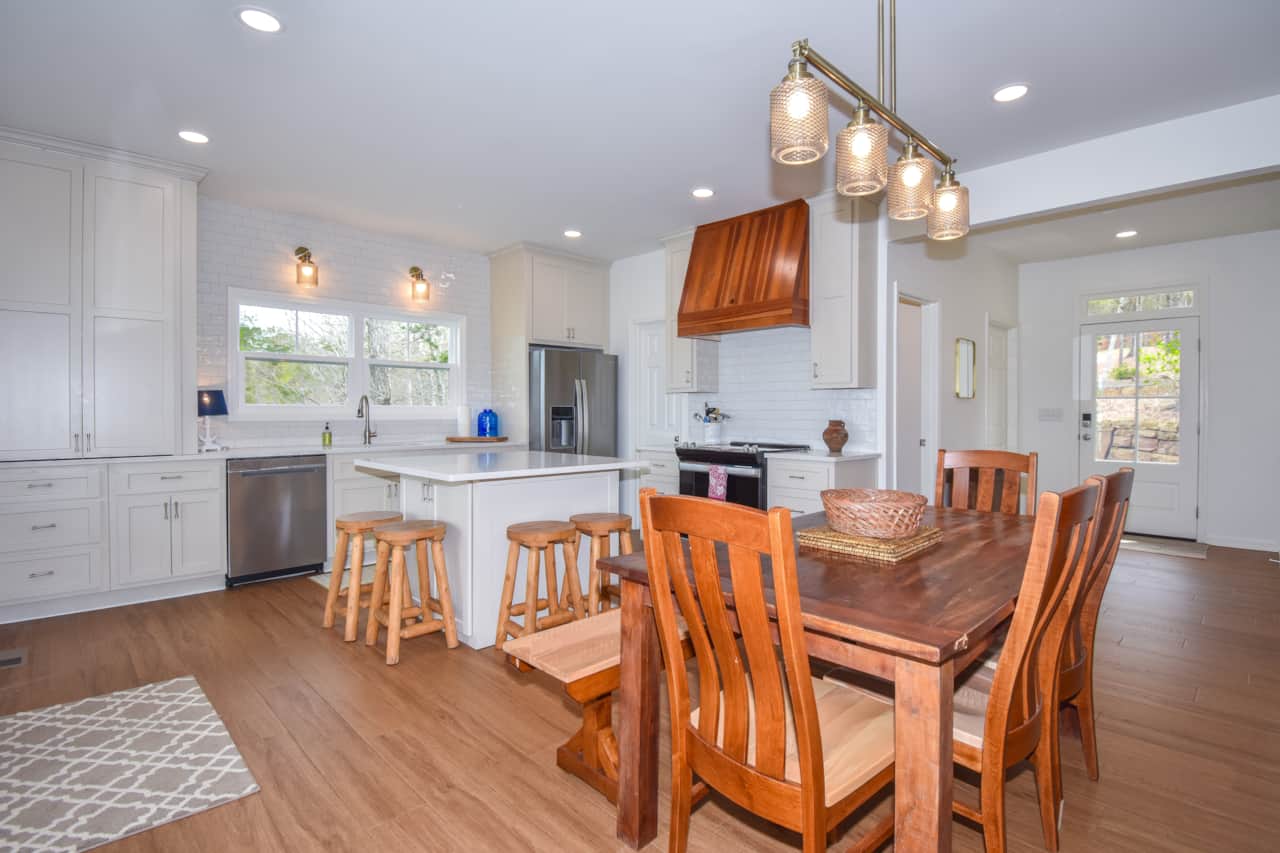 Kitchen/ Dining Area