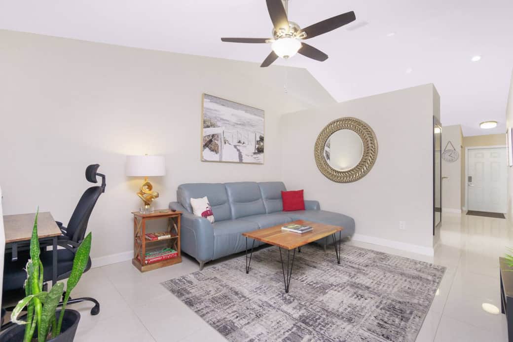 Living Area - Computer desk and chair 