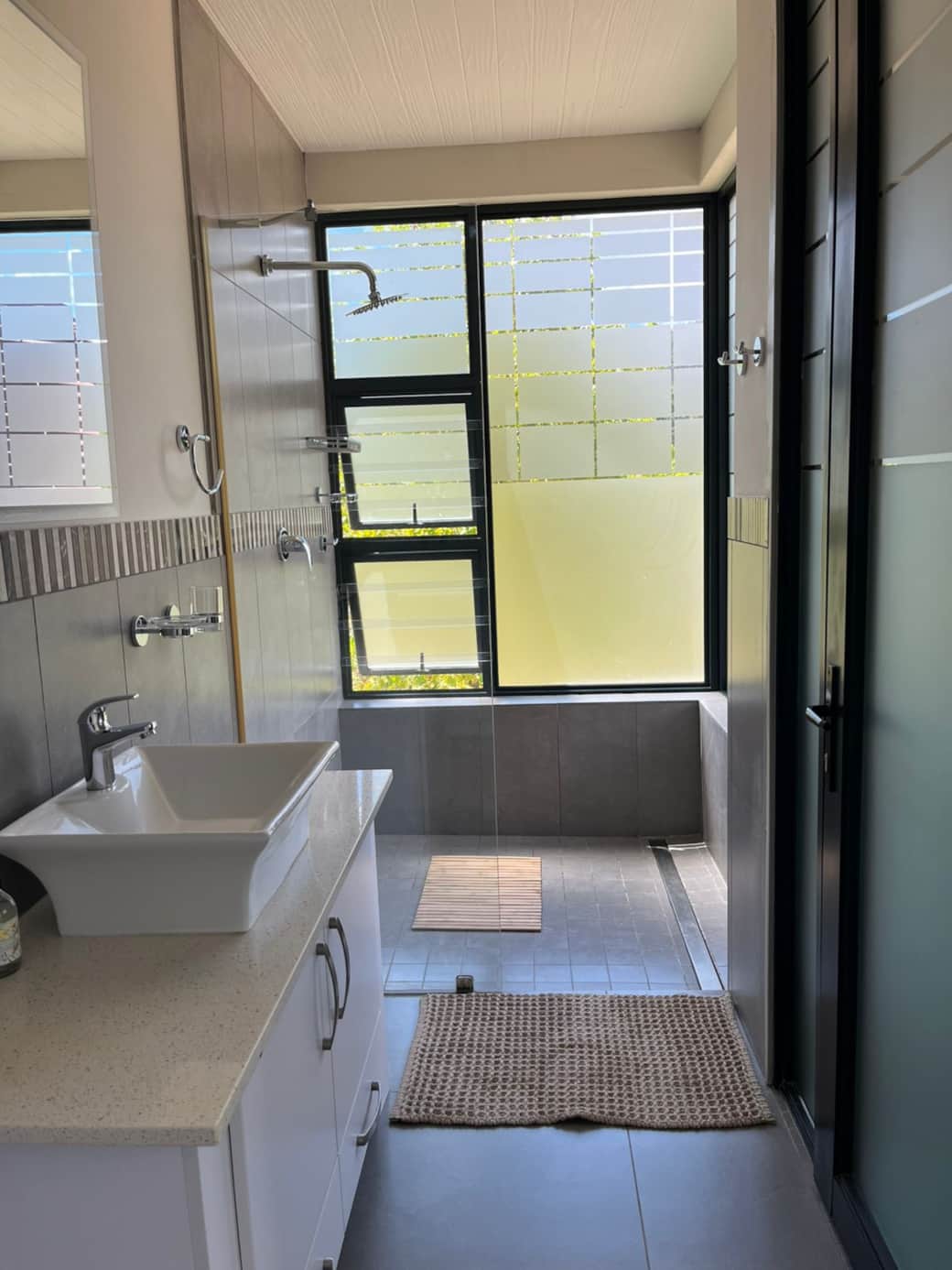 Upstairs & Downstairs En-suite Shower