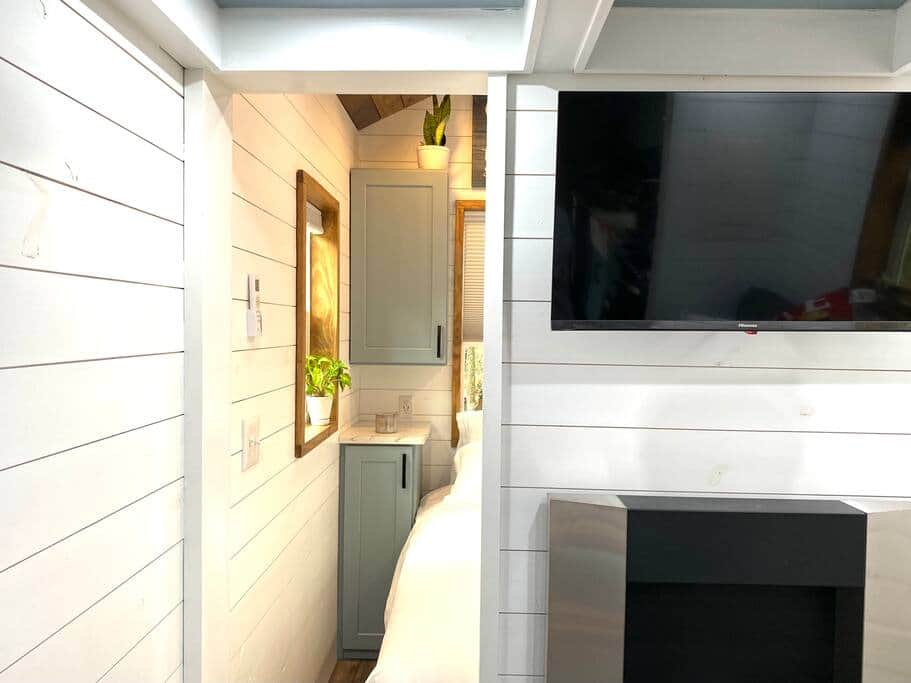 Each person has a doorway going into the cozy primary bedroom. Each person has a doorway going into the cozy primary bedroom.