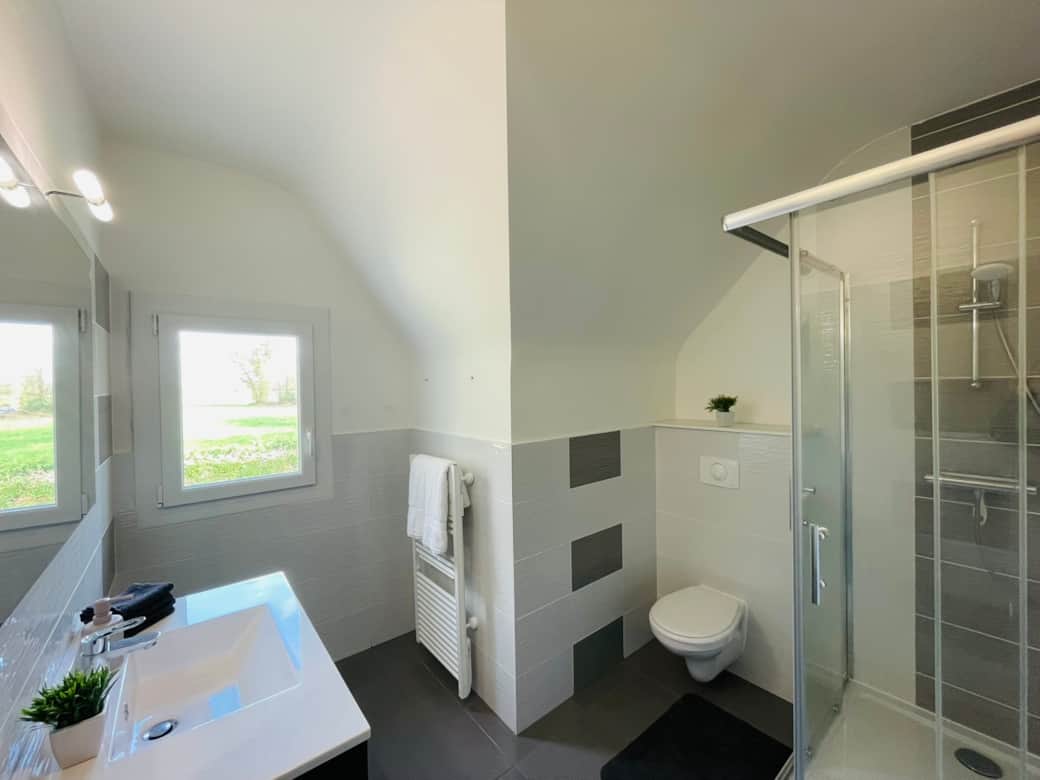 Salle de bain 2 à l'étage Salle de bain 2 à l'étage