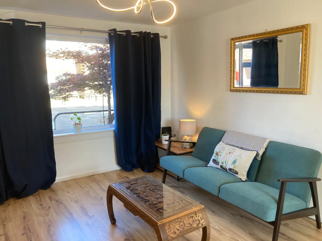 Clean, Comfy & Free Parking (17)