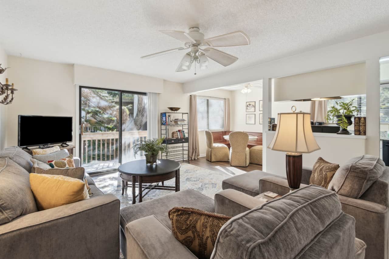 2893 Forest Ridge Dr - Living Area 1