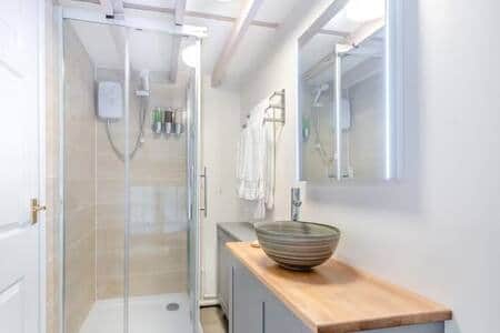 en-suite shower room with toiletries