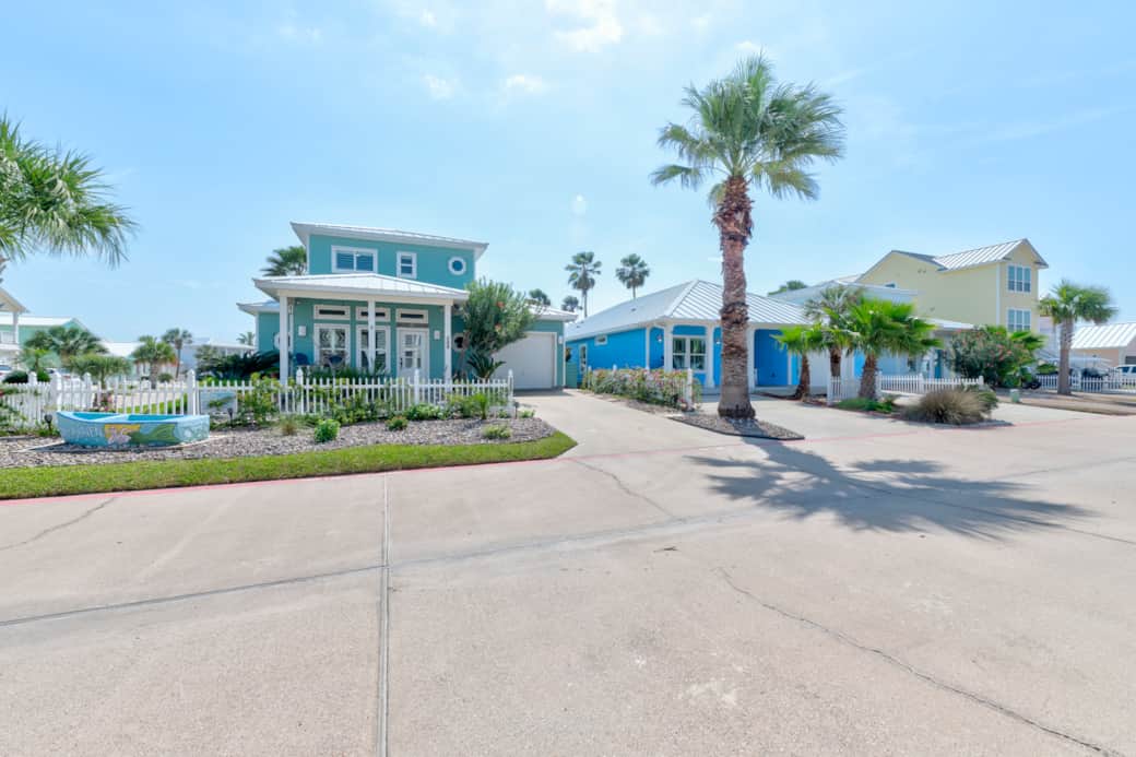 Miss B'Haven and 119 FD from side