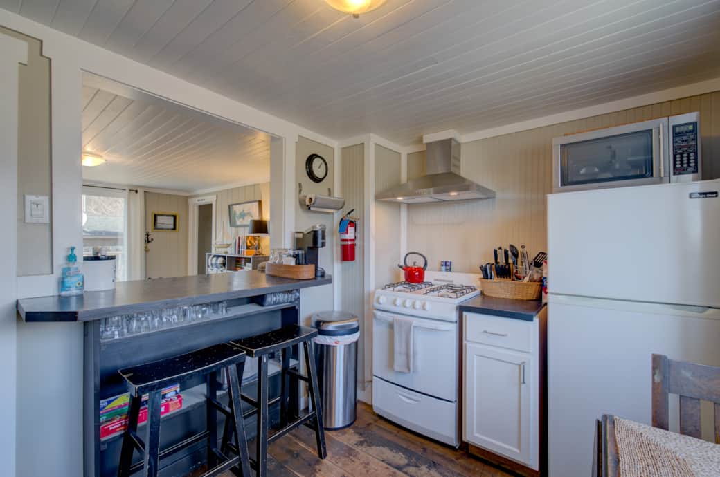 Kitchen stove, fridge, and dine-in bar