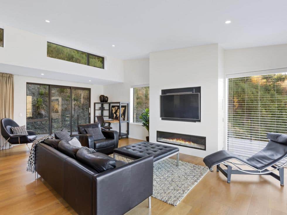 Lounge and work space with gas fire place and 55" UHD TV.