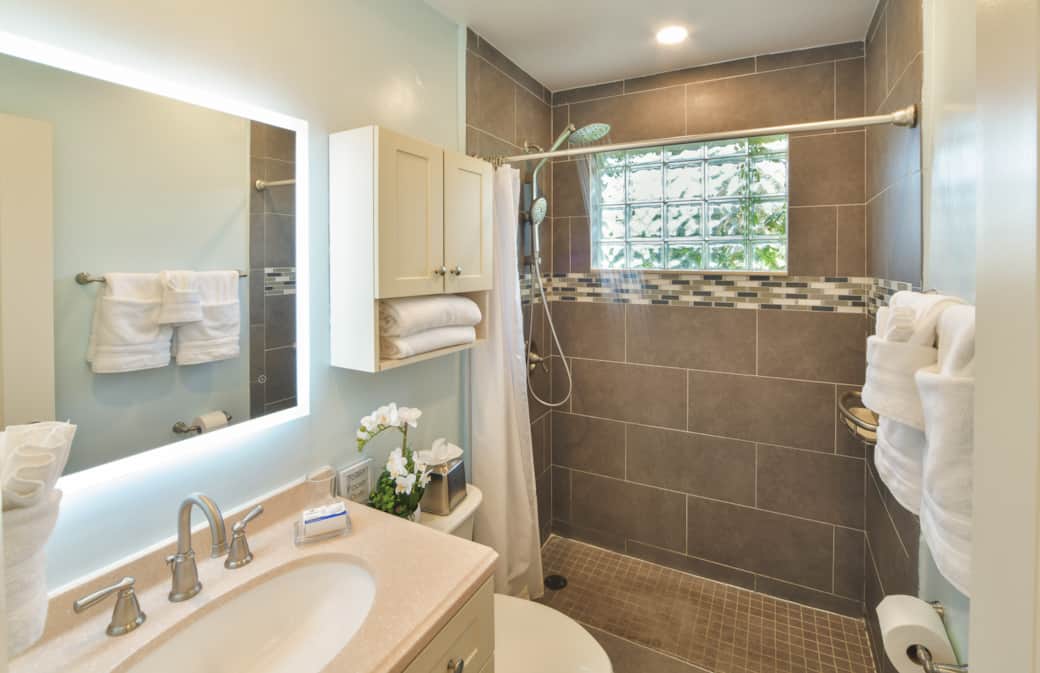 Bathroom with Rain Shower and Luxury Towels