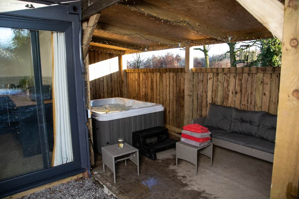 Hot tub patio all for you!