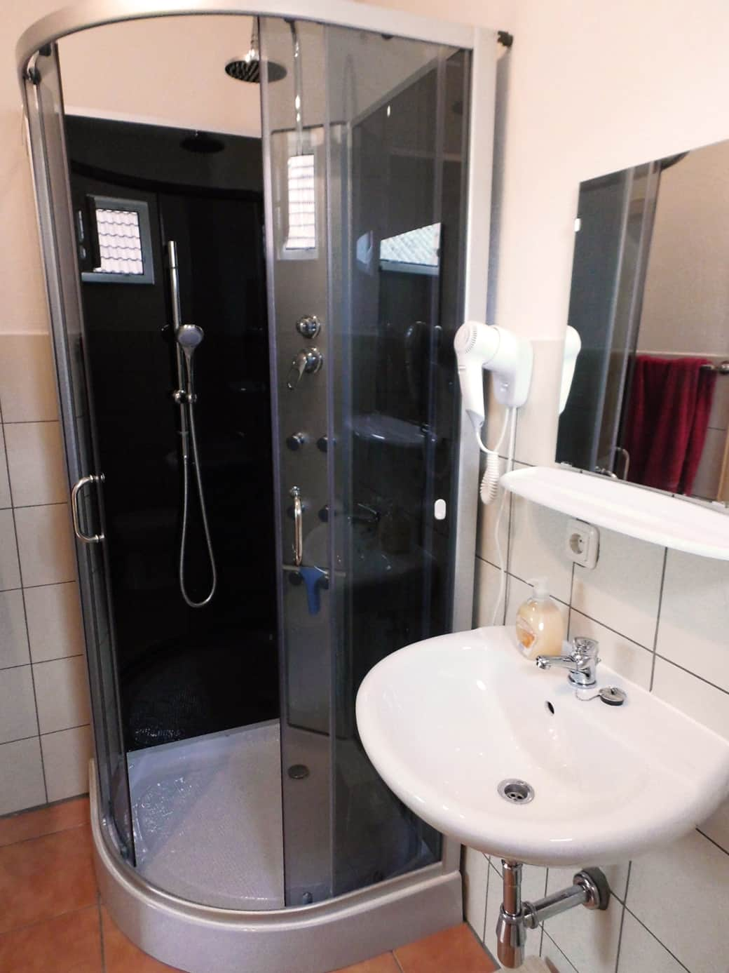 Modernes Badezimmer