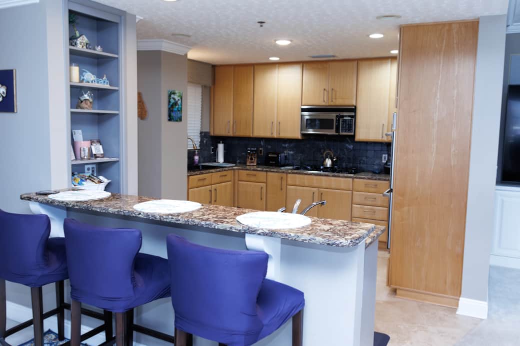 Kitchen and Kitchen Bar renteaglesperch.com 