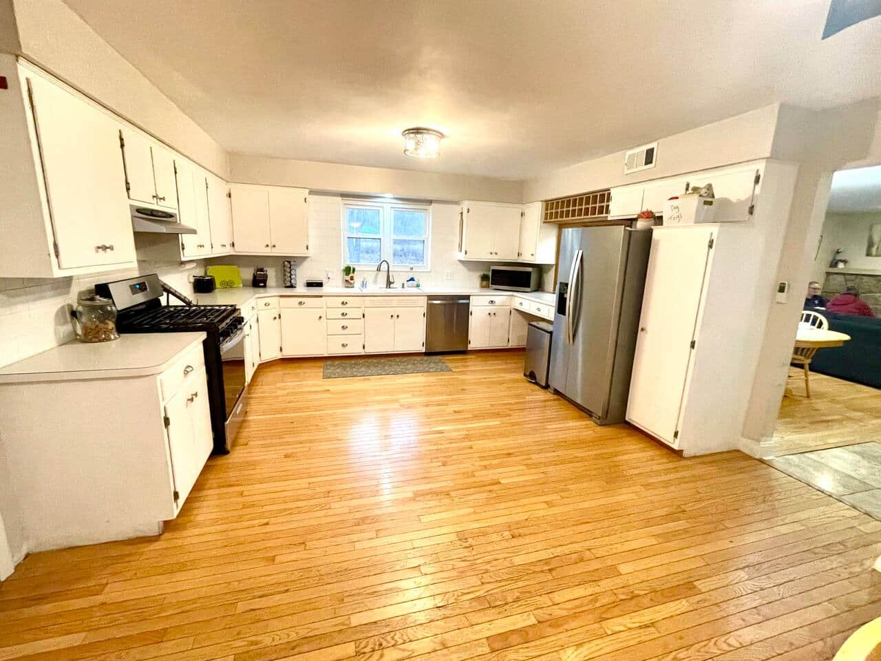 Full kitchen with everything you would need 