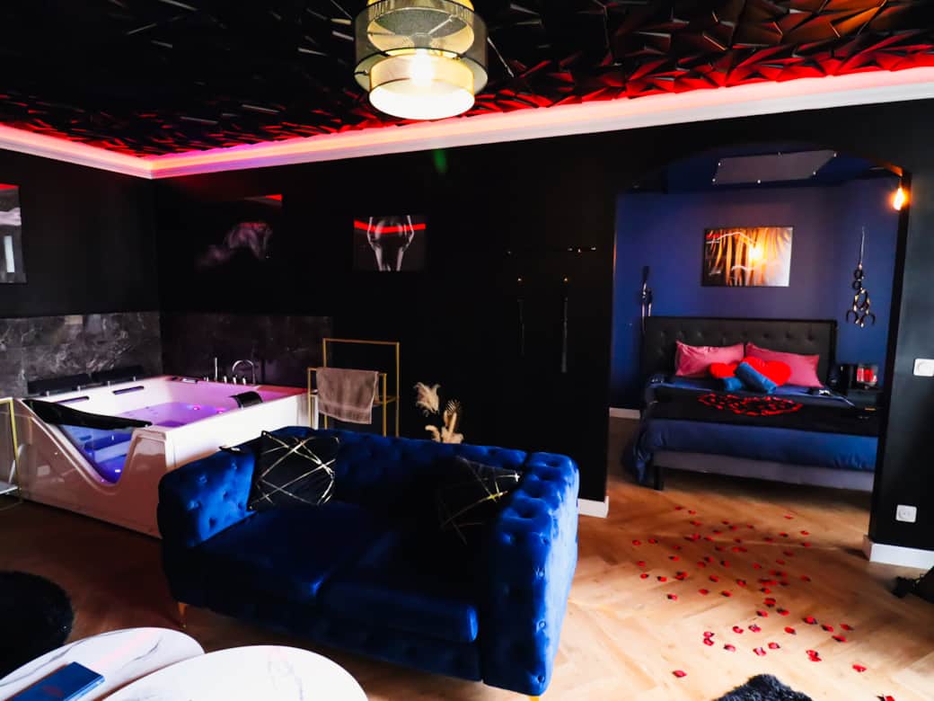 Experience romantique love room