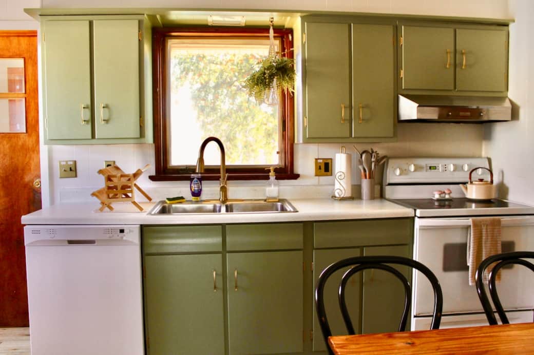 Kitchen has baking sheets, pots, pans, silverware, plates, bowls, glasses, containers, and more Kitchen has baking sheets, pots, pans, silverware, plates, bowls, glasses, containers, and more