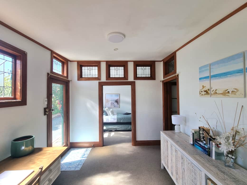 Foyer desk