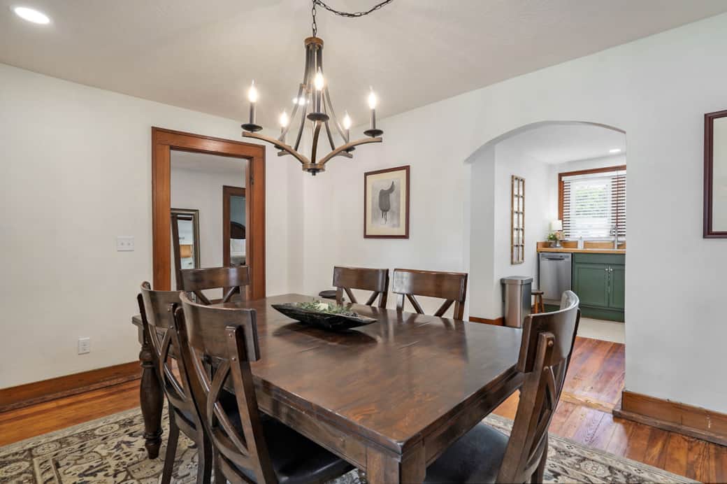 112 E Pine St-13