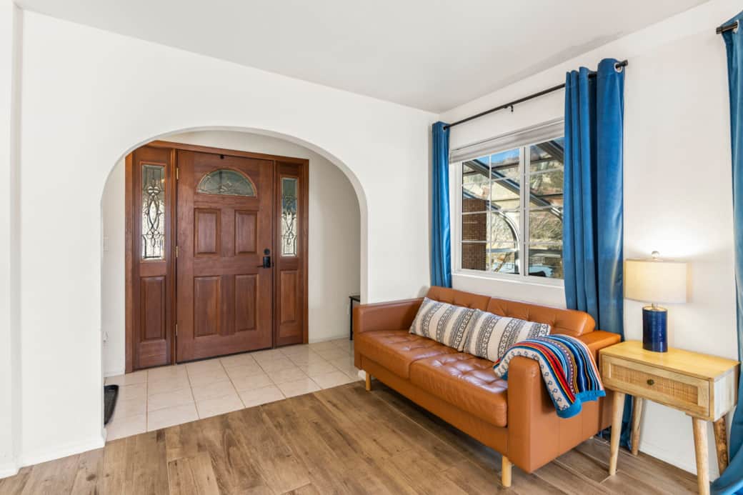 Interior entrance and sitting area Interior entrance and sitting area