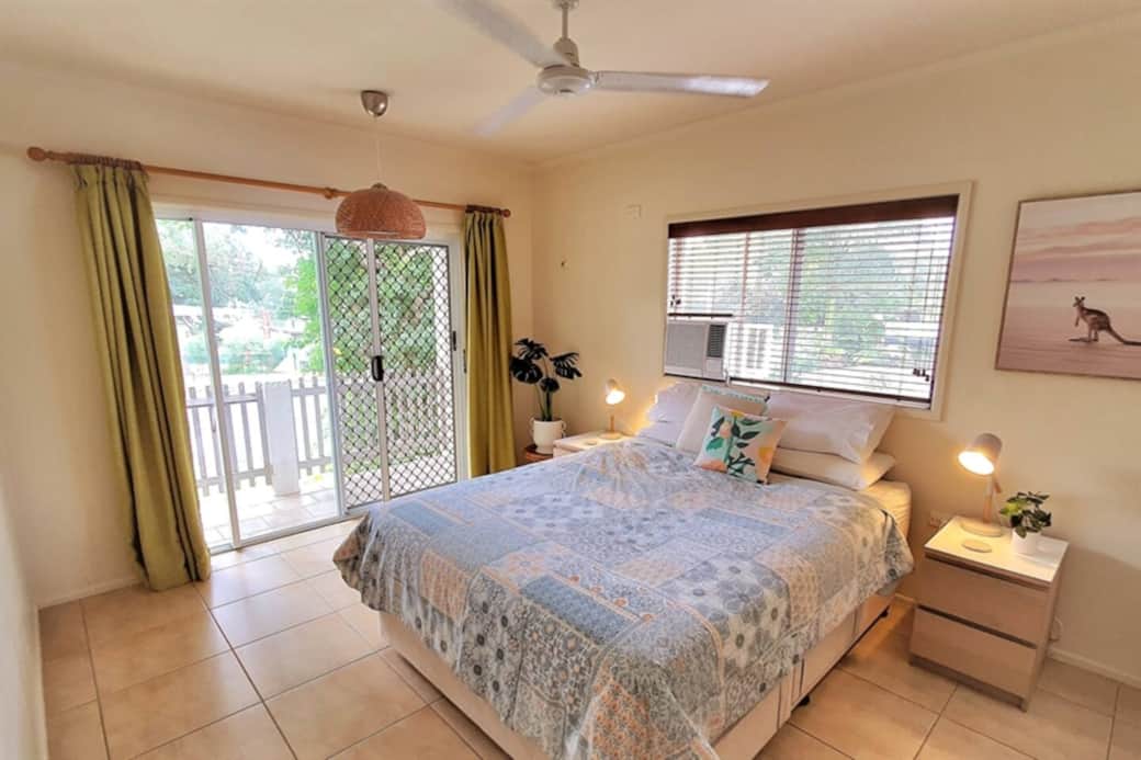 Benayah 3 - Main bedroom - Queen bed Benayah 3 - Main bedroom - Queen bed