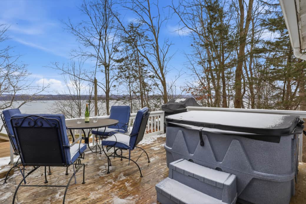 Hot Tub with Stunning Lake Views