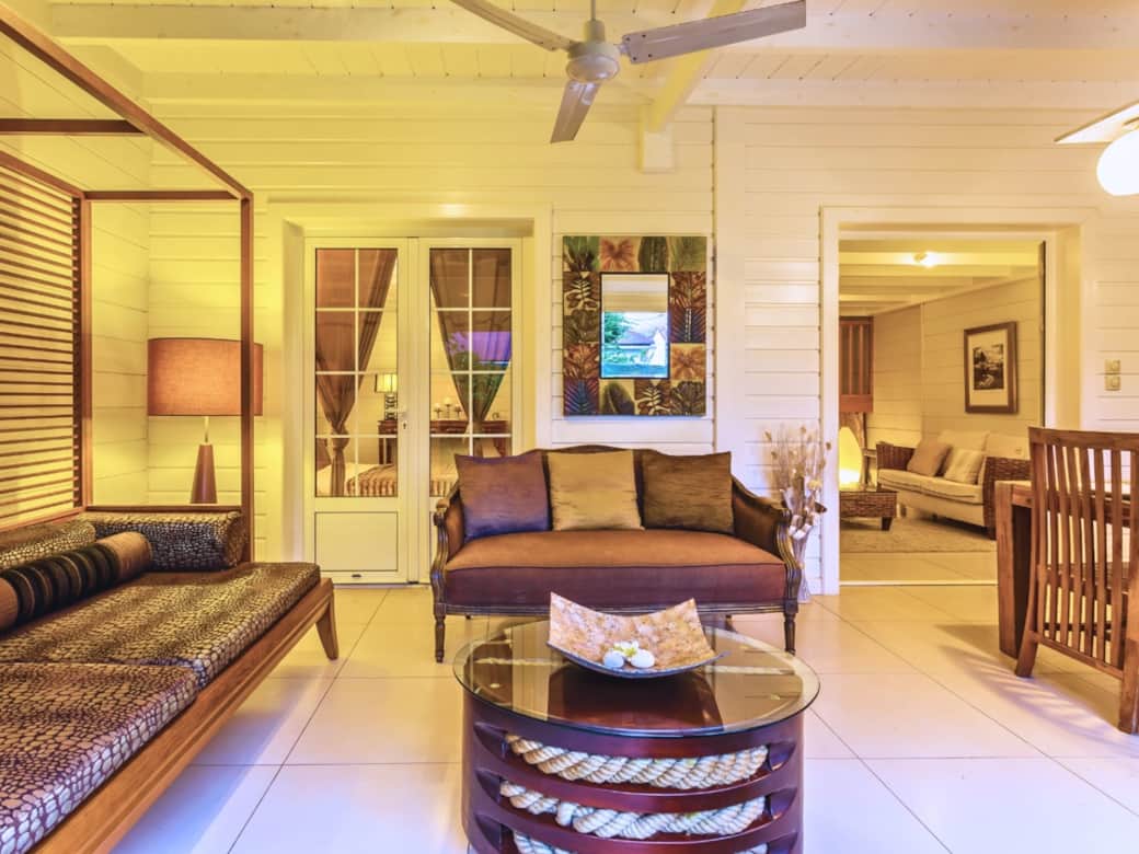 Véranda tropicale ouverte sur jardin