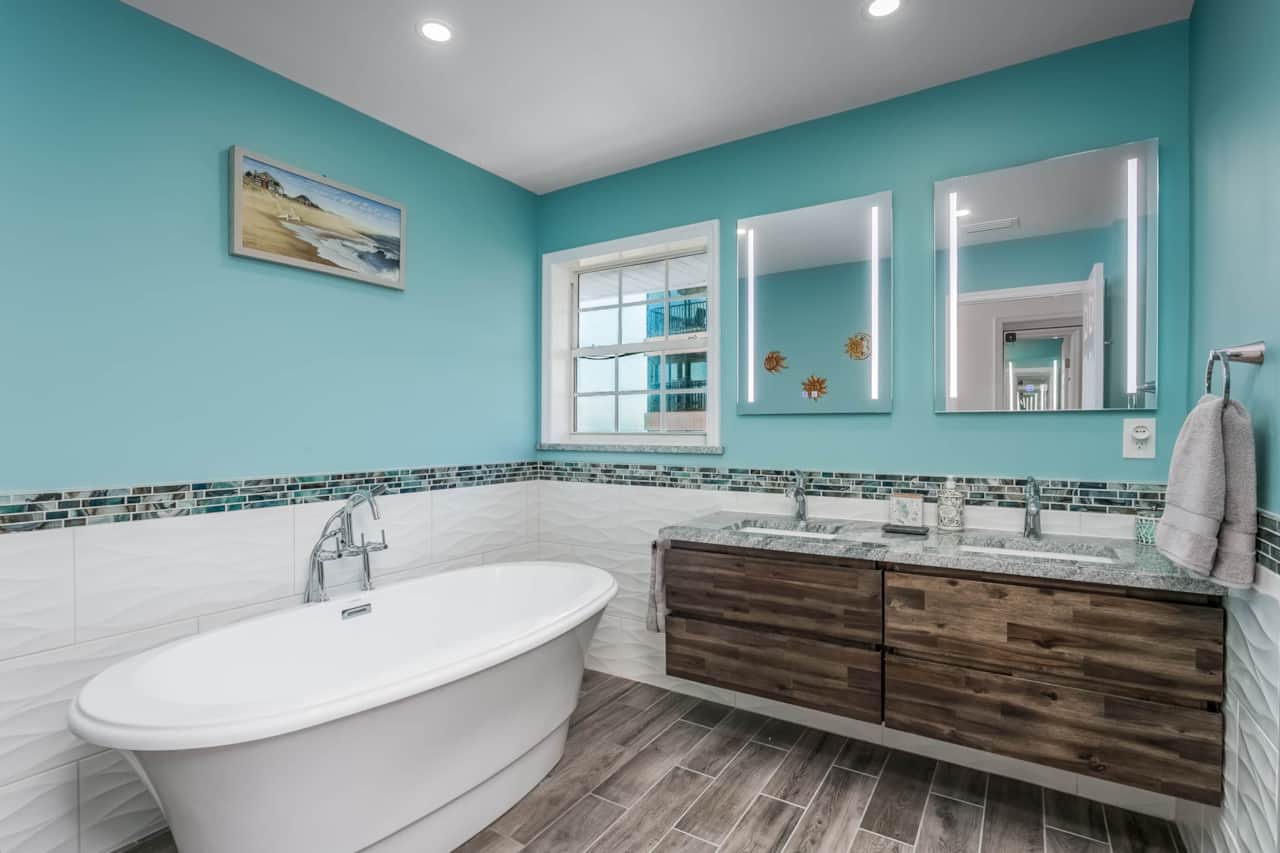 Master bath, tub area.