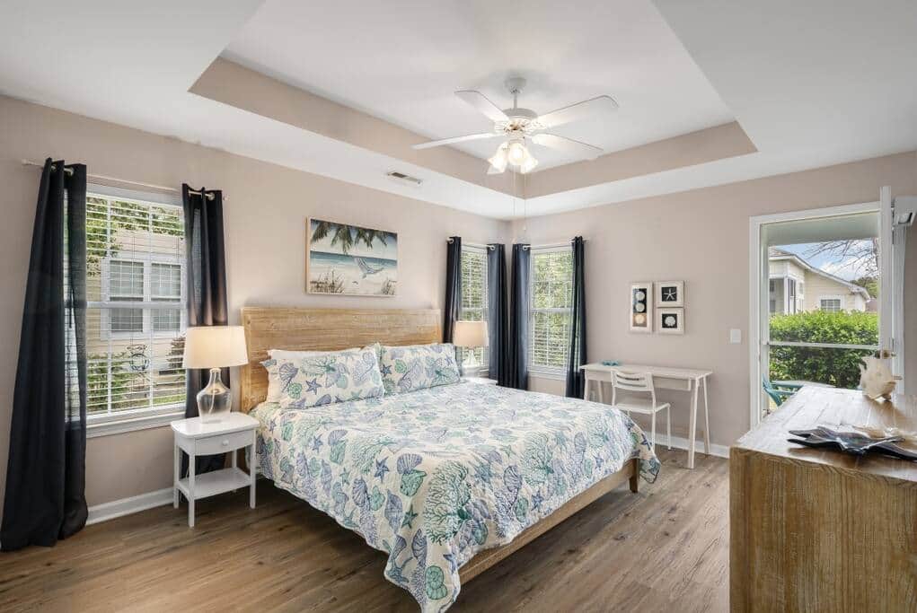 Master suite has a King Bed and private access to the screened porch. Master suite has a King Bed and private access to the screened porch.