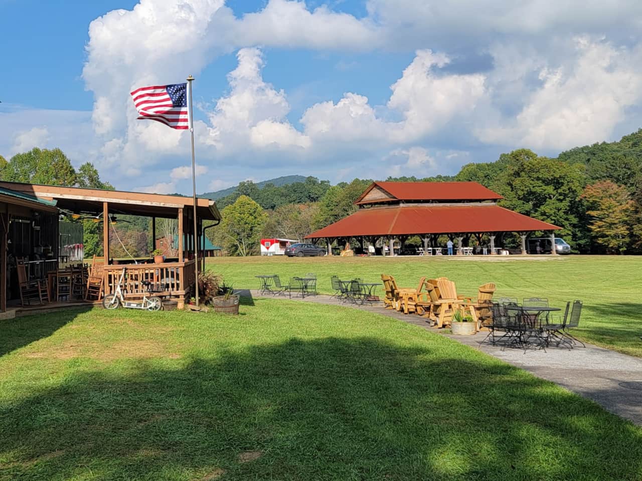 Kennedy creek resort- taverns and flag
