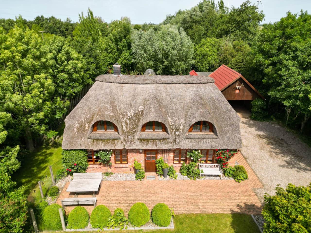 Luftbild der Gartenseite