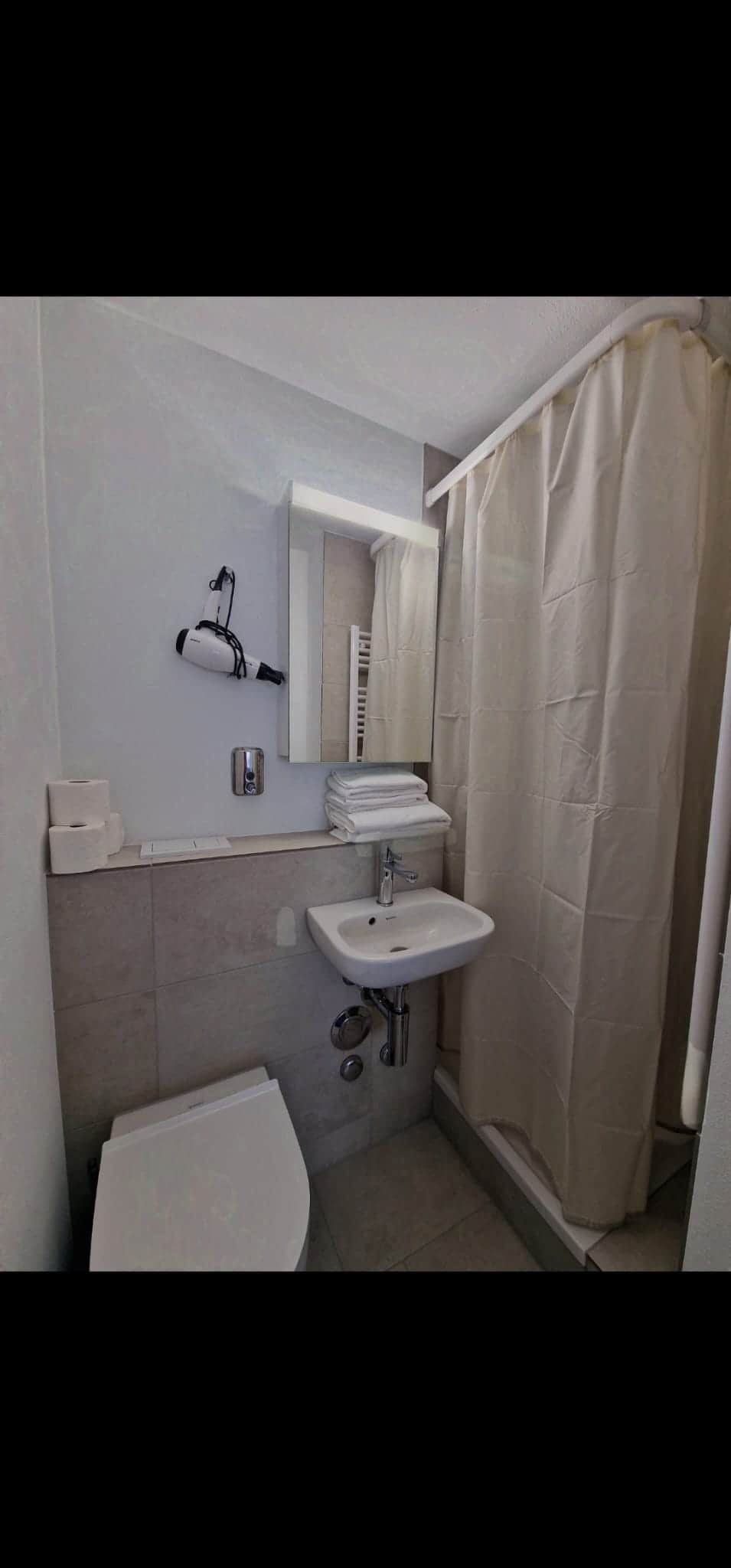 Badezimmer mit Dusche