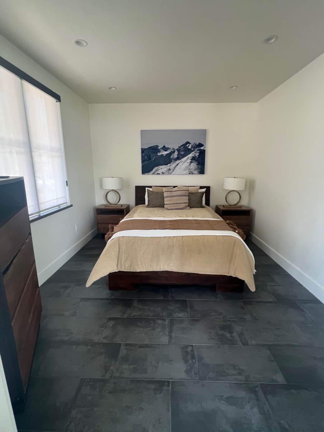 Main Level Guest Bedroom (Queen Bed)