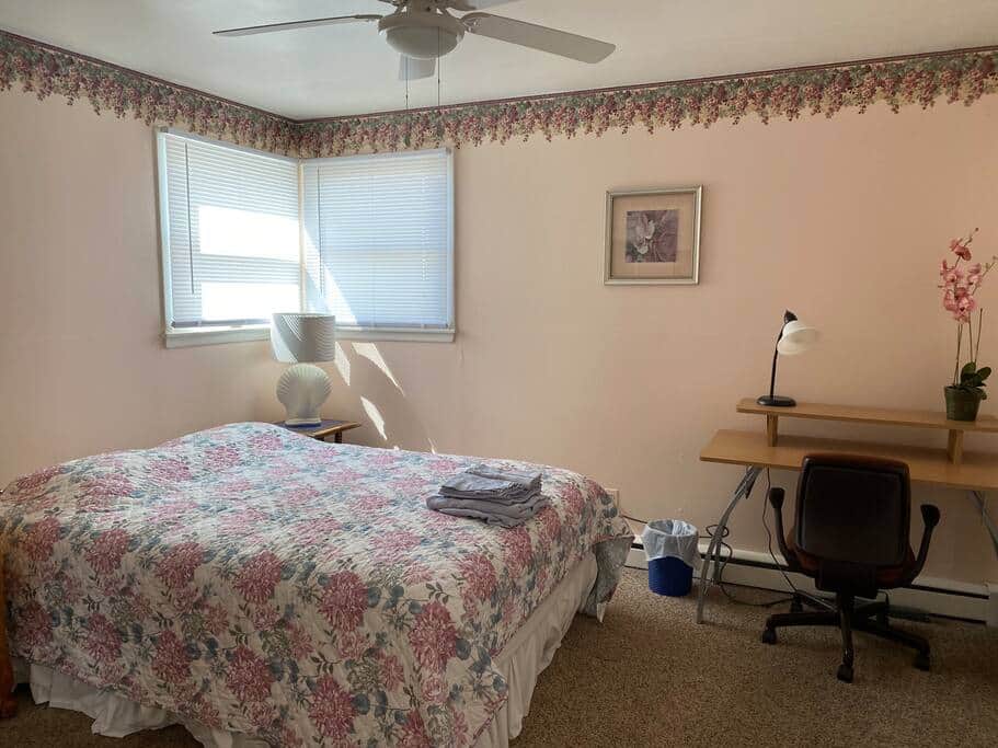 The Hibiscuis room is on the 1st floor, has 1 queen, a TV, desk and blackout curtains.