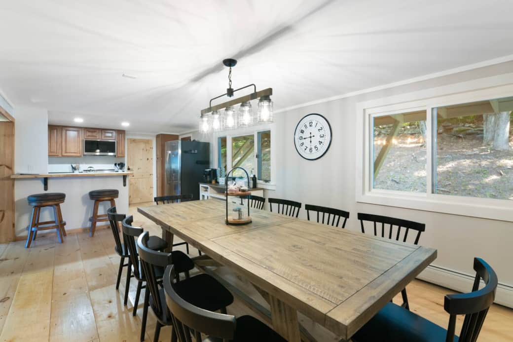 Unit 1 Dining area, extra seating at Kitchen Island