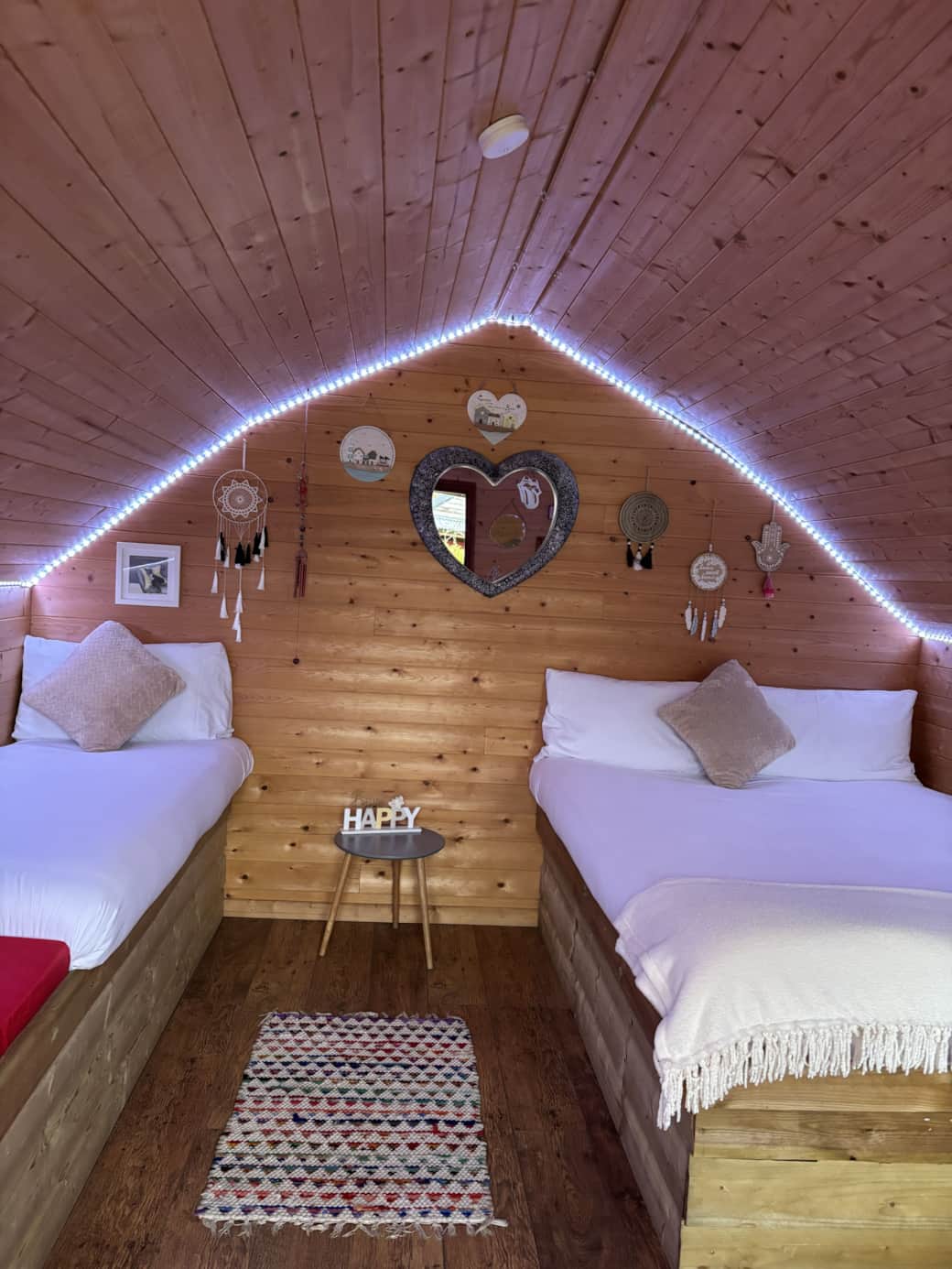 Rowan Tree - King size bed and single bed, sleeps up to 3 guests Rowan Tree - King size bed and single bed, sleeps up to 3 guests