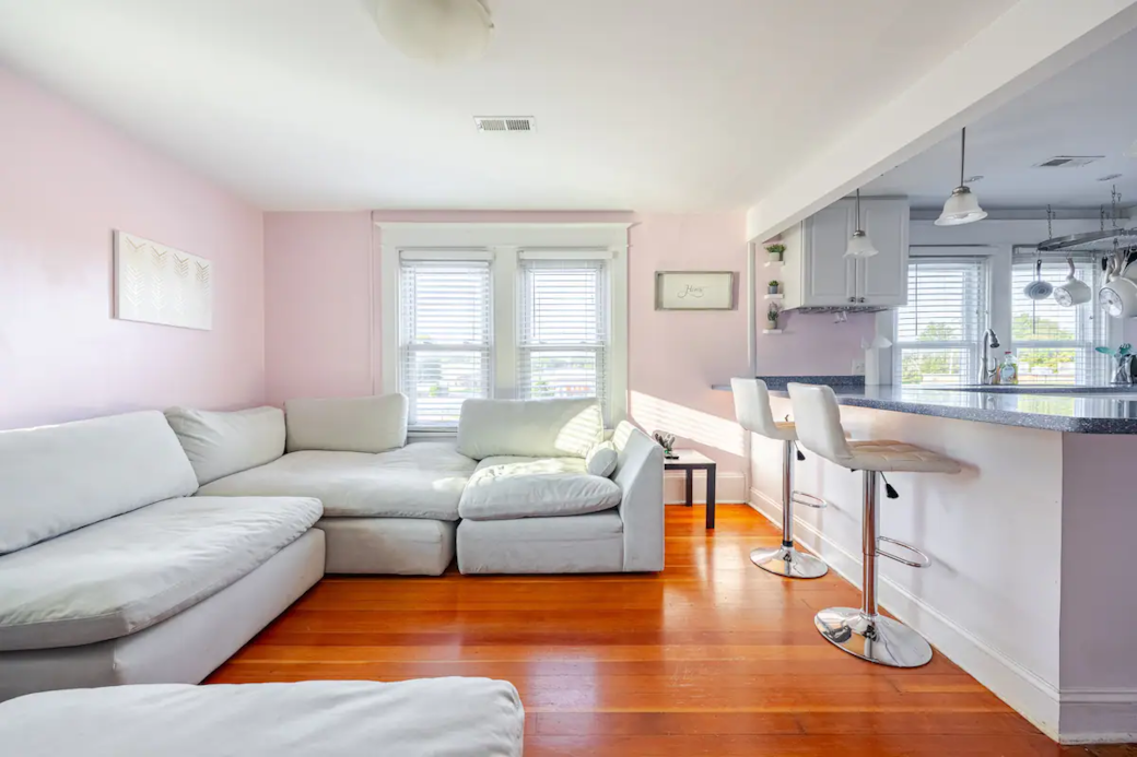 Queen living room main