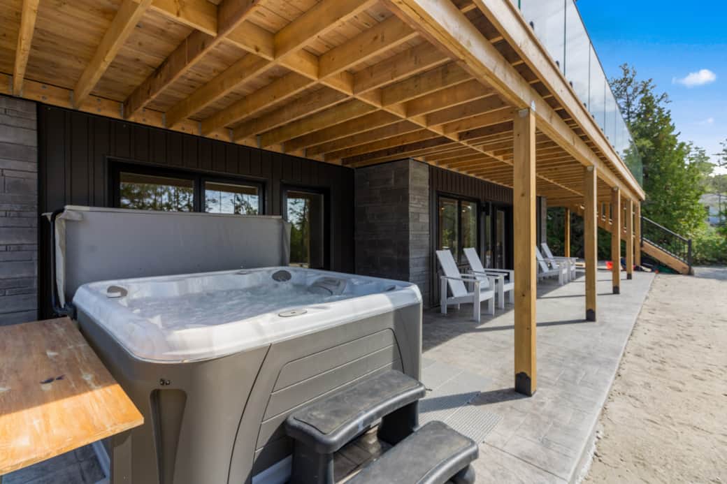 8 Person Hot Tub