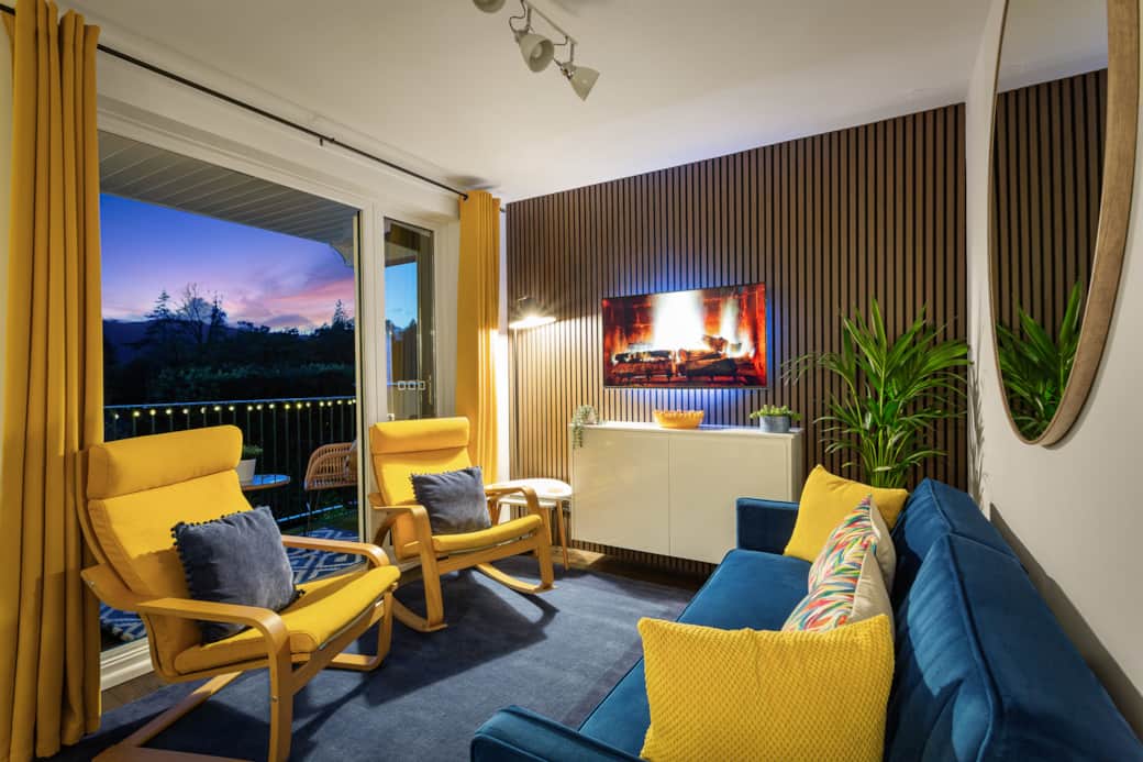 Double patio doors lead out the the balcony overlooking the treetops that surround the lake Double patio doors lead out the the balcony overlooking the treetops that surround the lake