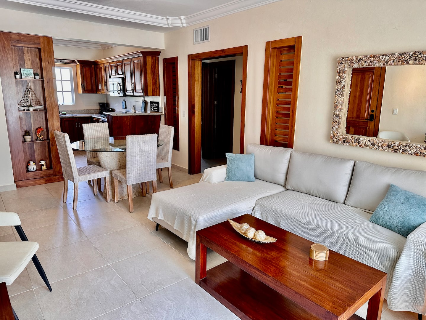 Spacious 3 bedroom Penthouse 2 pools, beach nearby