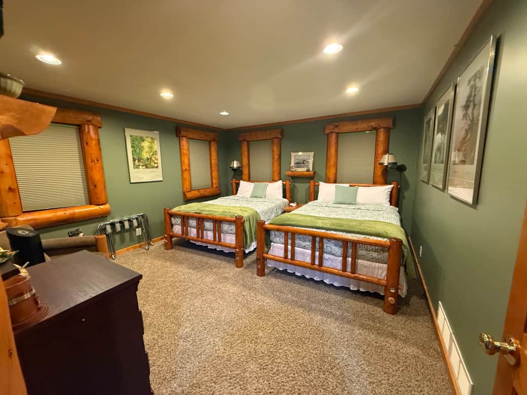 Lodge Minnesota Room 2 Queens Lodge Minnesota Room 2 Queens