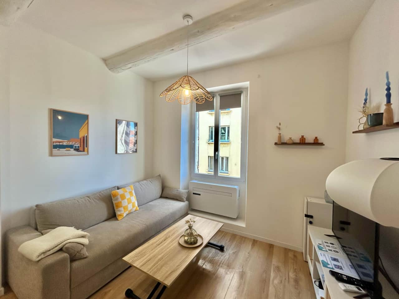 living room, TV, sofa, table