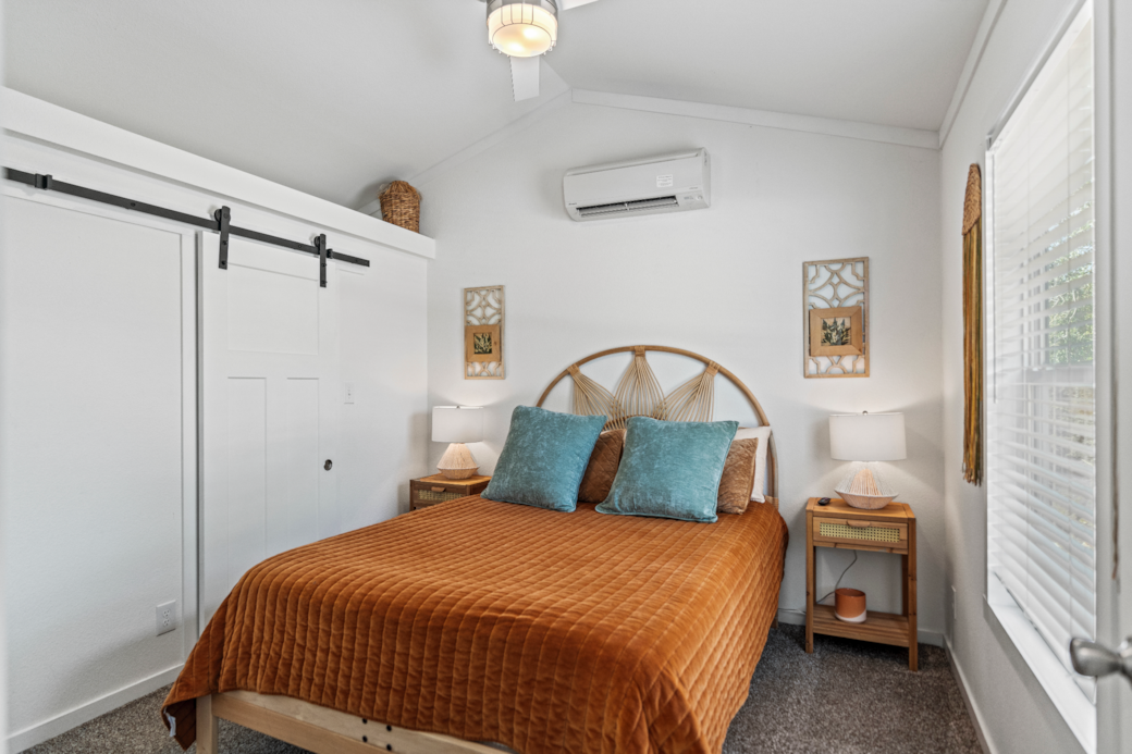 Queen bed 