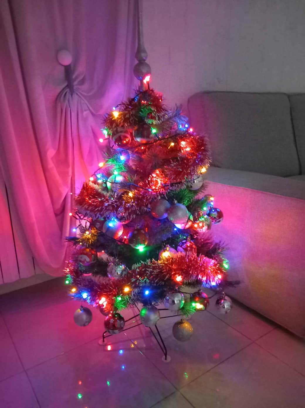 Albero di Natale illuminato