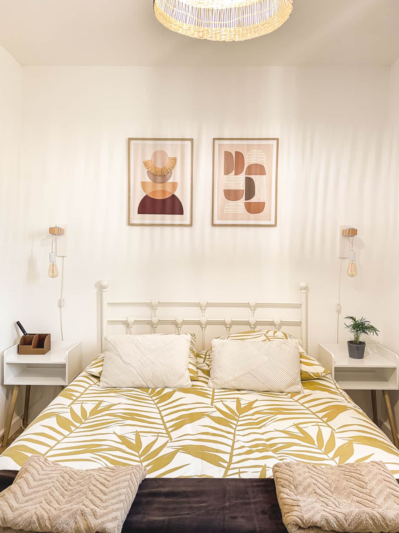 Warm atmosphere with large cozy bed