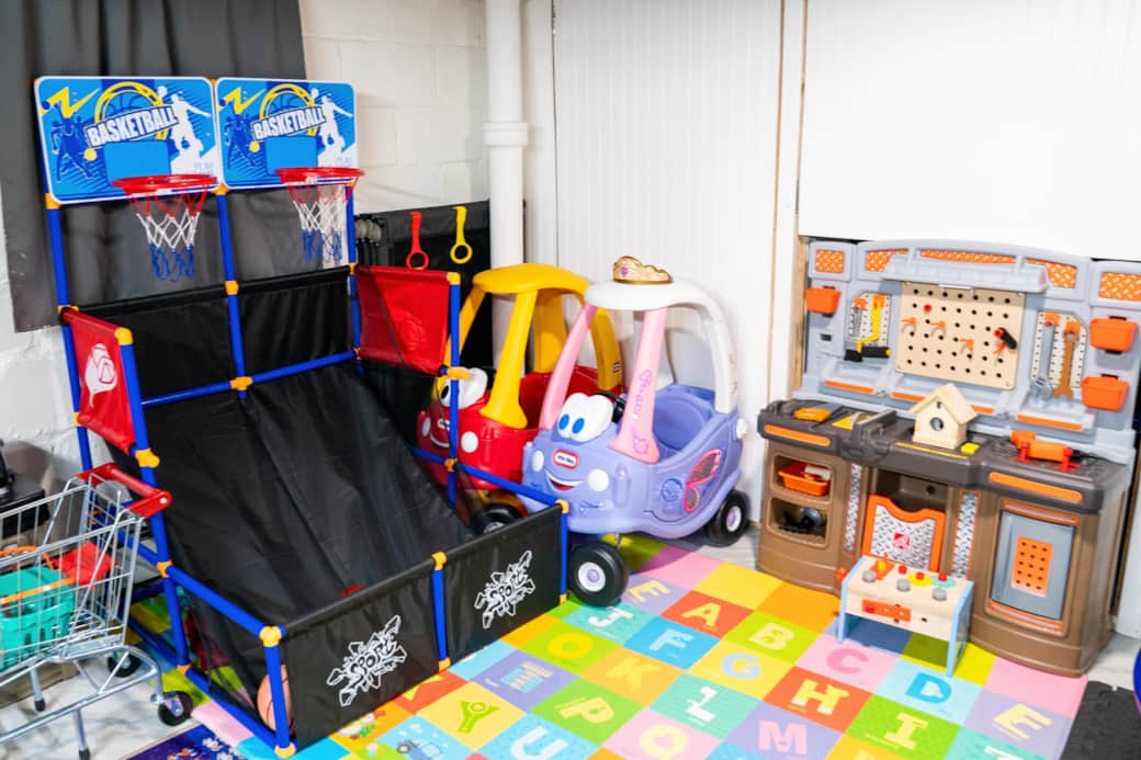 Basement. Bright spaciour play area Basement. Bright spaciour play area