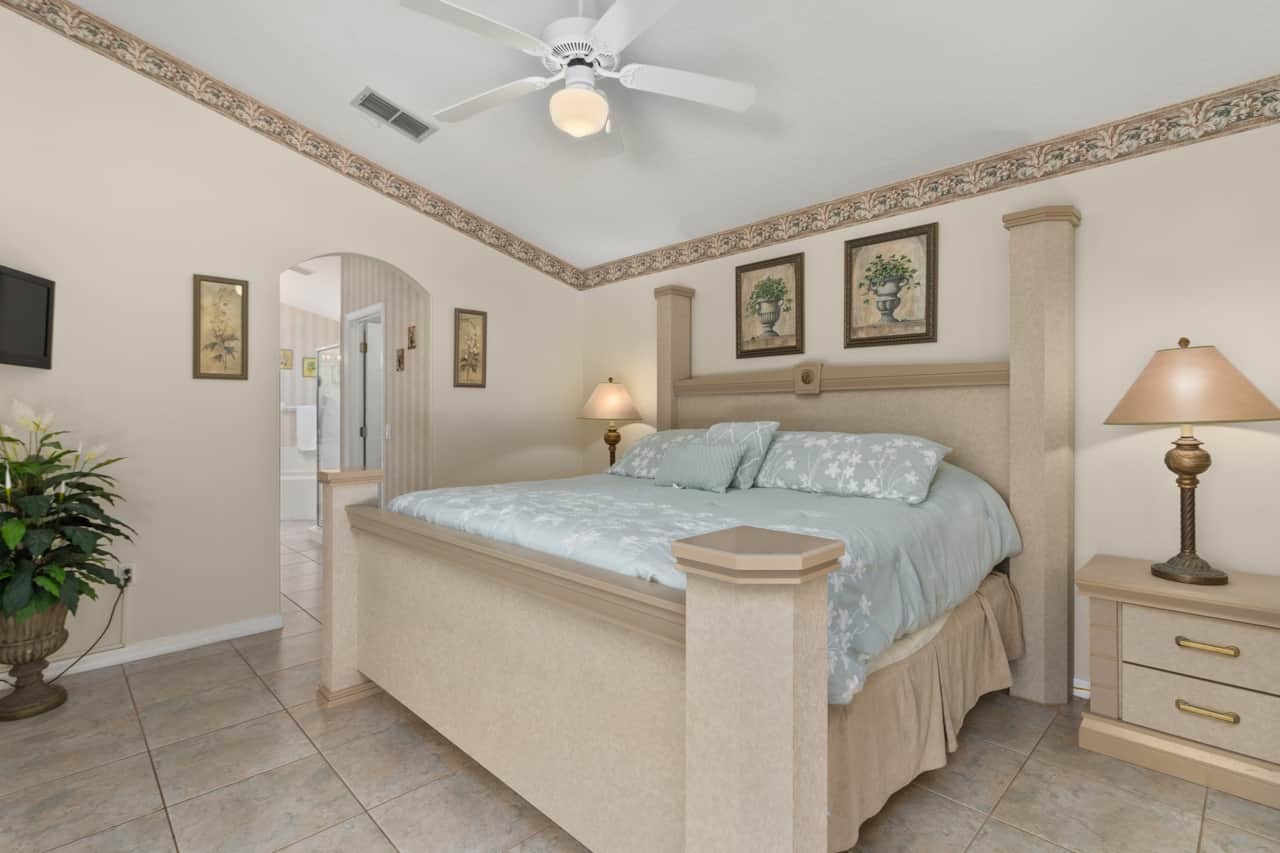 King size Master bedroom - Wookiee's Hideout