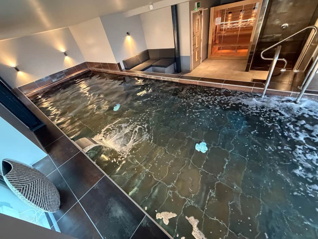 11m swimming pool with bubble jets and fountain