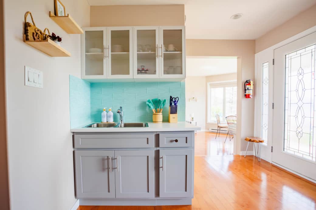 Well Equipped Kitchenette with Essentials 